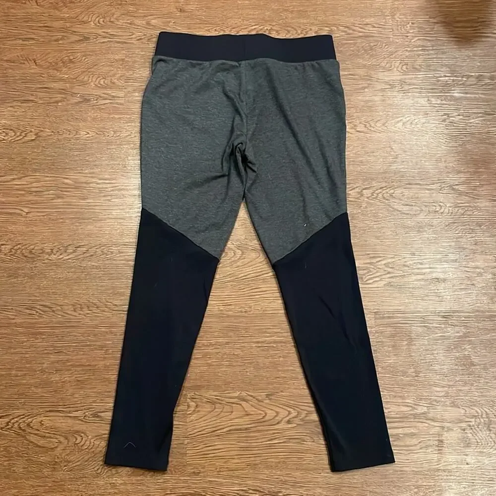 UNDER ARMOUR Gray and Black Mixed Material Athletic Leggings Size M